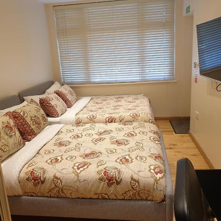 London Luxury Apartments 1Min Walk From Underground, With Free Parking Free Wifi Екстер'єр фото