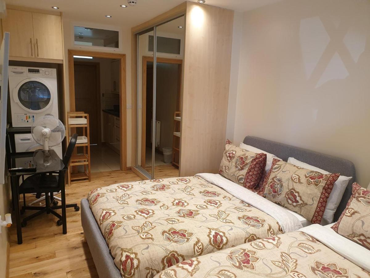 London Luxury Apartments 1Min Walk From Underground, With Free Parking Free Wifi Екстер'єр фото